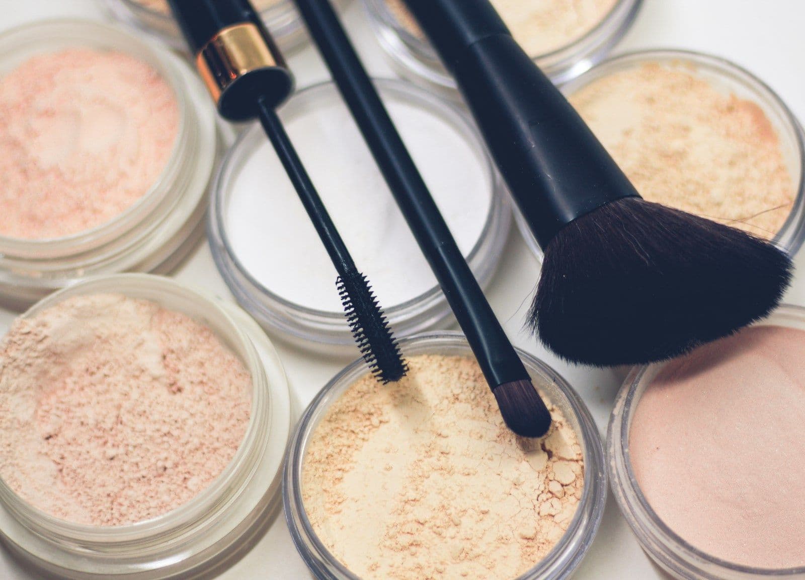 Perfect Makeup Tips for an Outdoor Evening High School Photo Session